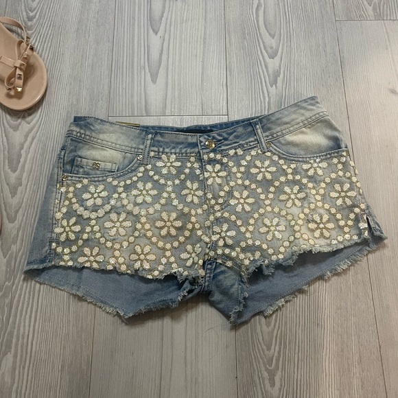 ✨Flower Embellished Denim Jeans - Picture 2 of 5